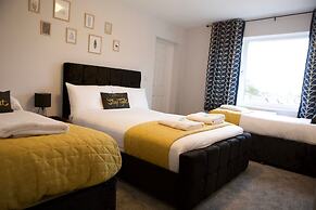 The Sailing Club - 6 Bedroom Hot Tub Town Centre