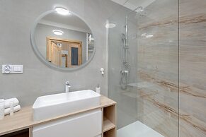 Amazing Studio With Balcony by Renters