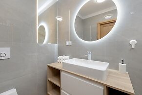 Amazing Studio With Balcony by Renters