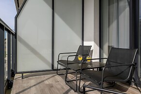 Amazing Studio With Balcony by Renters