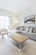 Deluxe Apartment in Kallithea
