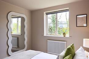 The Twickenham Wonder - Lovely 1bdr Flat With Parking