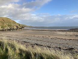 2 Bed-sleeps4-beachfront-free Parking