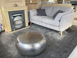 2 Bed-sleeps4-beachfront-free Parking