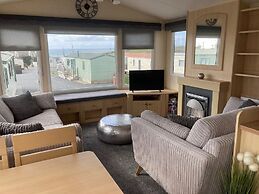 2 Bed-sleeps4-beachfront-free Parking