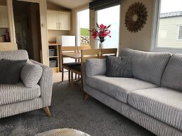 2 Bed-sleeps4-beachfront-free Parking