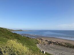 2 Bed-sleeps4-beachfront-free Parking