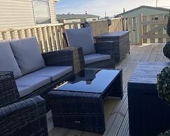 2 Bed-sleeps4-beachfront-free Parking