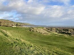 2 Bed-sleeps4-beachfront-free Parking