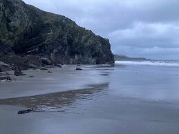 2 Bed-sleeps4-beachfront-free Parking