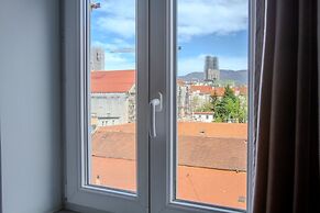 Chic Antique Dana Zagreb center view
