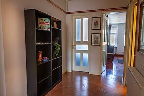 Chic Antique Dana Zagreb center view