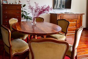 Chic Antique Dana Zagreb center view