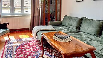 Chic Antique Dana Zagreb center view