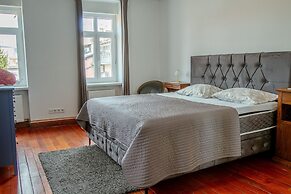 Chic Antique Dana Zagreb center view