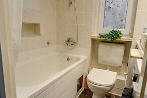 Chic Antique Dana Zagreb center view