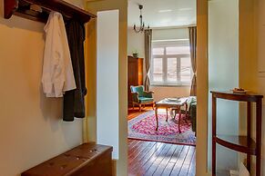 Chic Antique Dana Zagreb center view