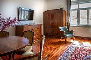 Chic Antique Dana Zagreb center view