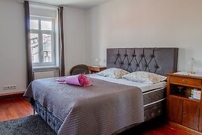 Chic Antique Dana Zagreb center view