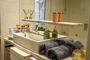 Chic Antique Dana Zagreb center view