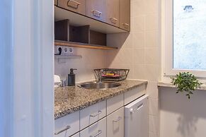 Chic Antique Dana Zagreb center view