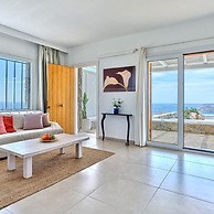 Stunning Villa With Panoramic View