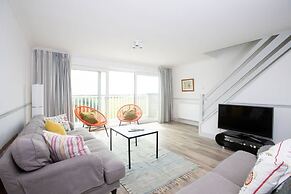 Bright Modern Selsey Seafront Home