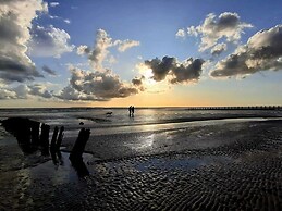 Bright Modern Selsey Seafront Home