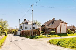 Cosy Cottage in Beautiful South Downs Walk 2 Pub