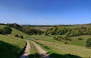 Cosy Cottage in Beautiful South Downs Walk 2 Pub