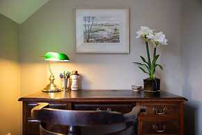 Cosy Cottage in Beautiful South Downs Walk 2 Pub