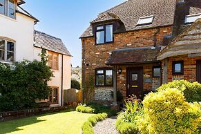 Cosy Cottage in Beautiful South Downs Walk 2 Pub