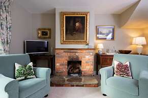 Cosy Cottage in Beautiful South Downs Walk 2 Pub