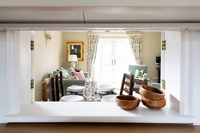Cosy Cottage in Beautiful South Downs Walk 2 Pub