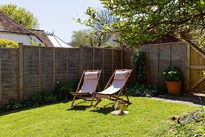 Cosy Cottage in Beautiful South Downs Walk 2 Pub