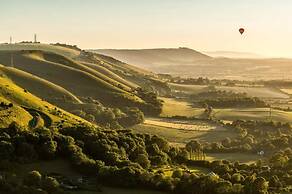 Charming Cottage for 10 in Heart of South Downs