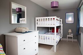 Charming Cottage for 10 in Heart of South Downs