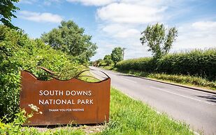 Charming Cottage for 10 in Heart of South Downs