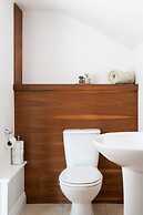 Charming Cottage for 10 in Heart of South Downs