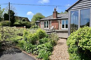 Charming Cottage for 10 in Heart of South Downs