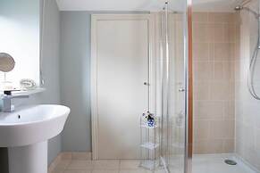 Charming Cottage for 10 in Heart of South Downs