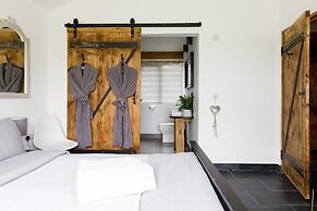Rural Lodge Retreat With Hot Tub