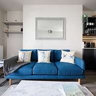 Panoramic sea Views in Beachfront apt w Balcony