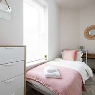 Panoramic sea Views in Beachfront apt w Balcony