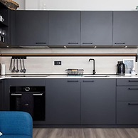 Panoramic sea Views in Beachfront apt w Balcony