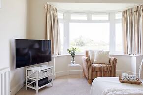 Seaside Detached 4bd Home nr Shops Parking Garden