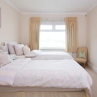 Seaside Detached 4bd Home nr Shops Parking Garden