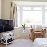 Seaside Detached 4bd Home nr Shops Parking Garden