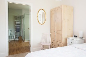 Seaside Detached 4bd Home nr Shops Parking Garden