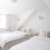 Seaside Detached 4bd Home nr Shops Parking Garden